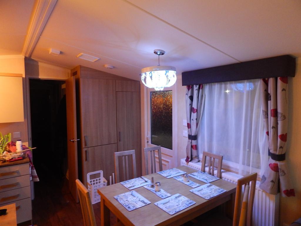 Presthaven Sands Holiday Park 3 And 2 Bed Caravans Prestatyn Pokój zdjęcie